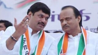 (धनंजय मुंडे आणि अजित पवार)