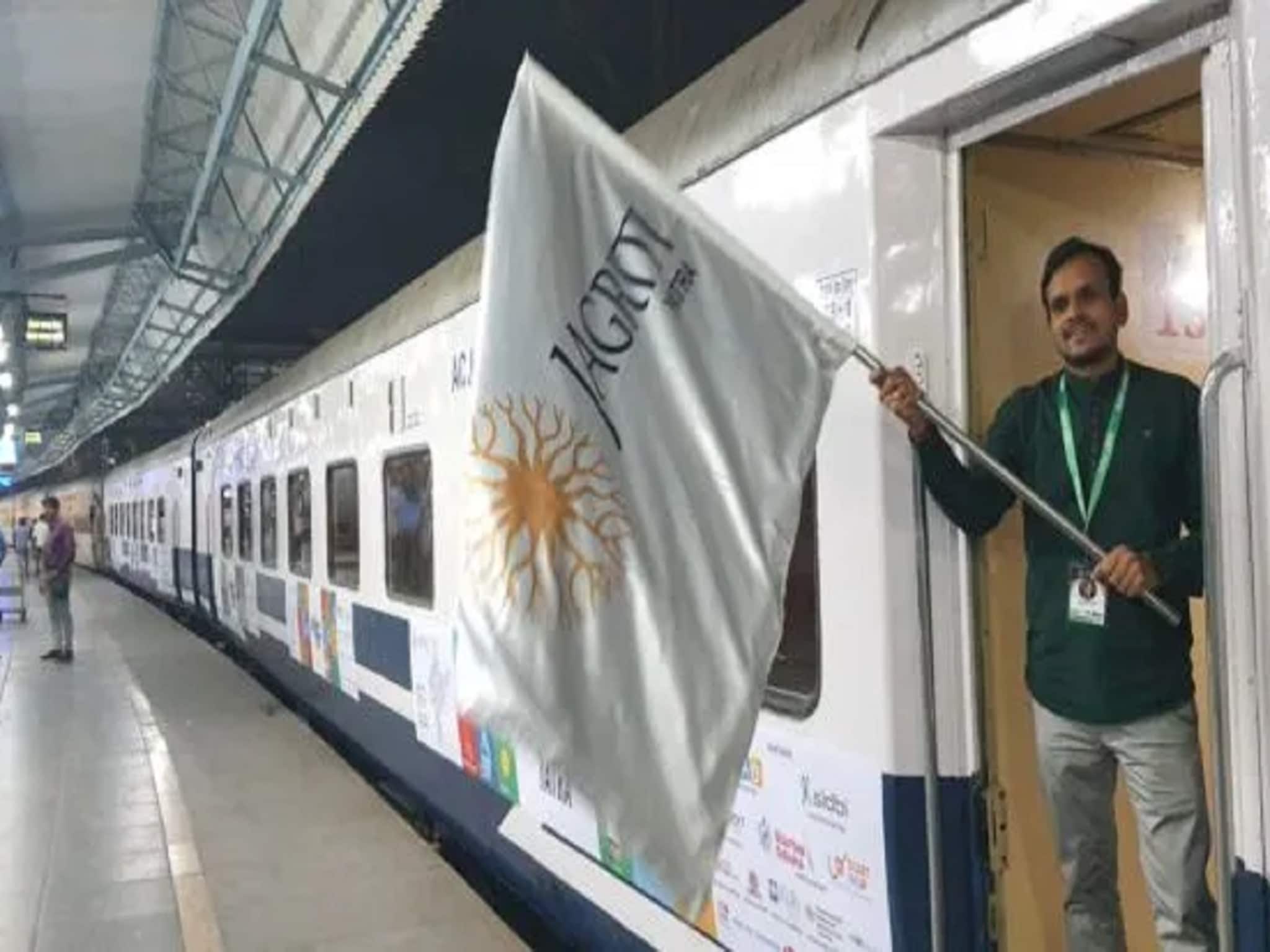 15 दिवस, 8000km, 25 रुपये तिकिट, वर्षातून एकदाच धावणाऱ्या ट्रेनची जर्नी बदलेल 'आयुष्याचा प्रवास'