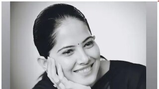 संपूर्ण जगाला भौतिक गोष्टींपासून दूर राहण्याचा संदेश देणाऱ्या जया किशोरी स्वतः मात्र उलट वागत असल्याचा आरोप नेटिझन्स करत आहेत.