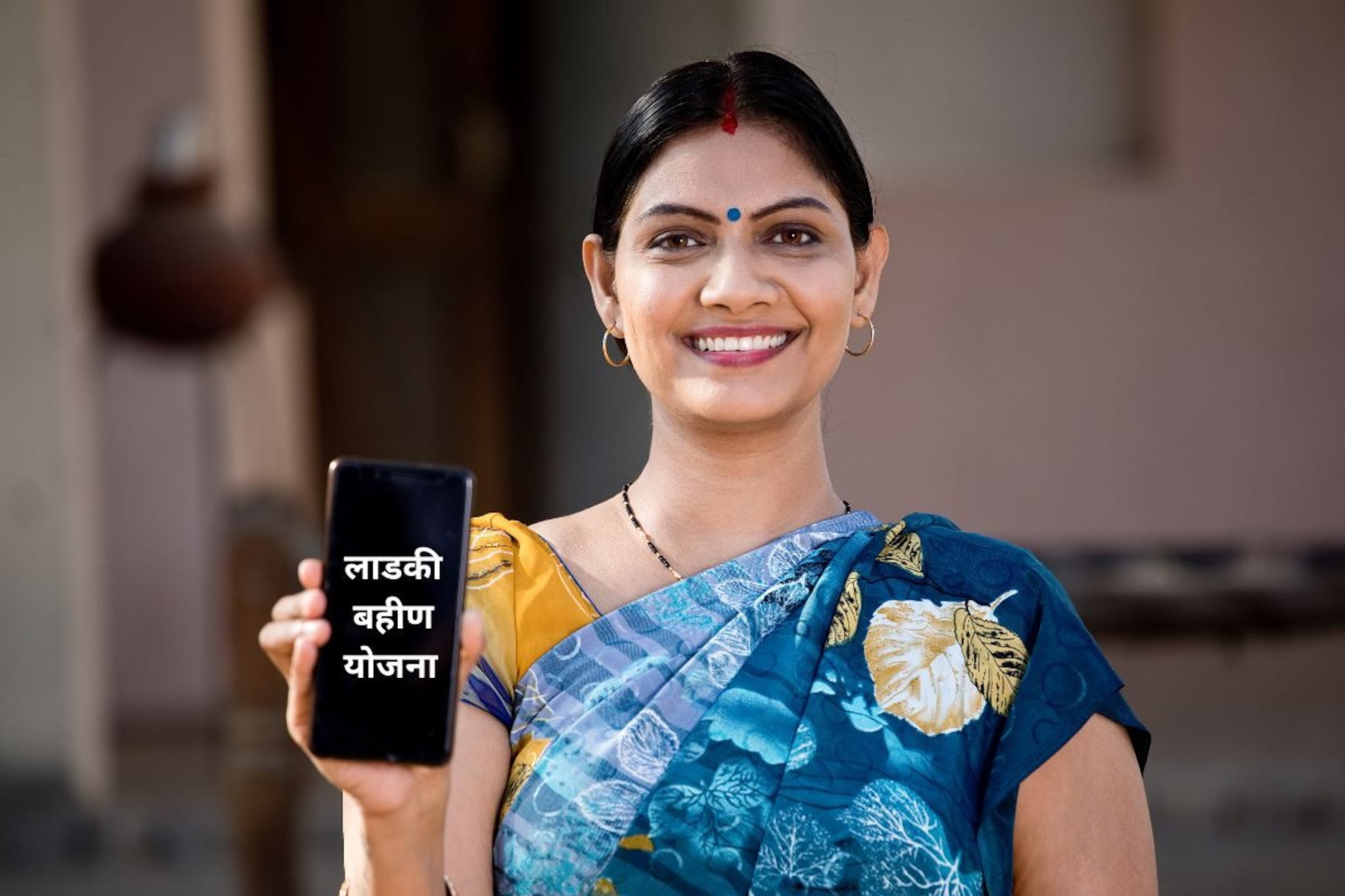 लाडकी बहीण योजनेचा डंका! महाराष्ट्रासारखंच दिल्लीतल्या महिलांना मिळणार 2100