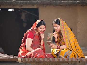 Ladki Bahin Yojana 2024: तुमचा फोननंबर ठरवेल खात्यावर पैसे येणार की नाही? Ladki Bahin Yojana 2024: तुमचा फोननंबर ठरवेल खात्यावर पैसे येणार की नाही?