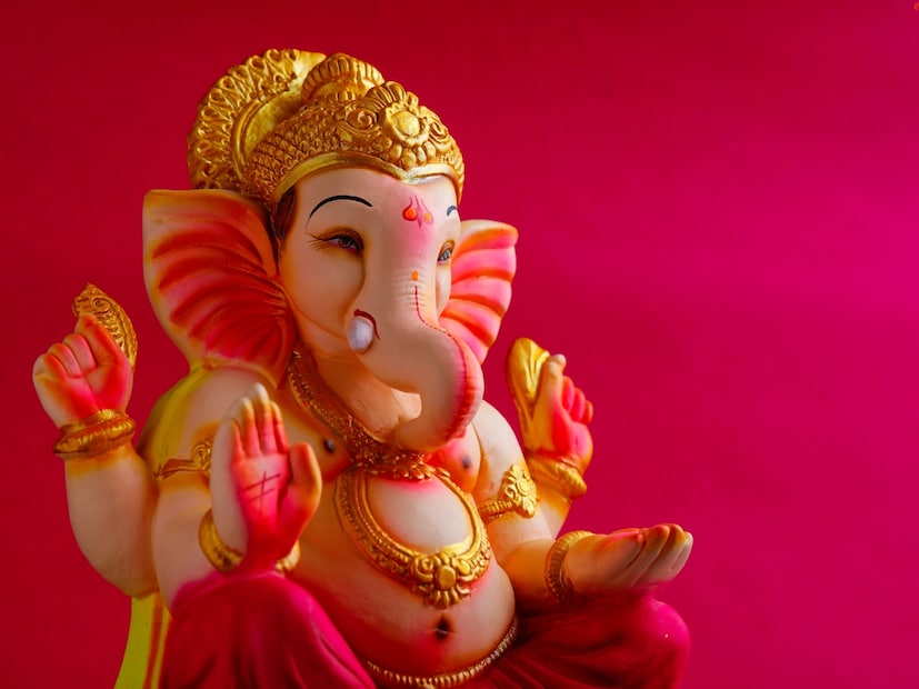 संकष्टीसाठी गणेश मंत्र - गणेश गायत्री मंत्र -
ॐ एकदंताय विद्महे, वक्रतुण्डाय धीमहि, तन्नो दंती प्रचोदयात् ॥
ॐ महाकर्णाय विद्महे, वक्रतुण्डाय धीमहि, तन्नो दंती प्रचोदयात् ॥
ॐ गजाननाय विद्महे, वक्रतुण्डाय धीमहि, तन्नो दंती प्रचोदयात् ॥