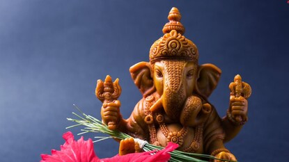 Sankasht Chaturthi 2025: संकष्ट चतुर्थीच्या पूजेत वापरावी ही फुले; अशी करावी विधीपूर्वक पूजा-उपासना Sankasht Chaturthi 2025: संकष्ट चतुर्थीच्या पूजेत वापरावी ही फुले; अशी करावी विधीपूर्वक पूजा-उपासना