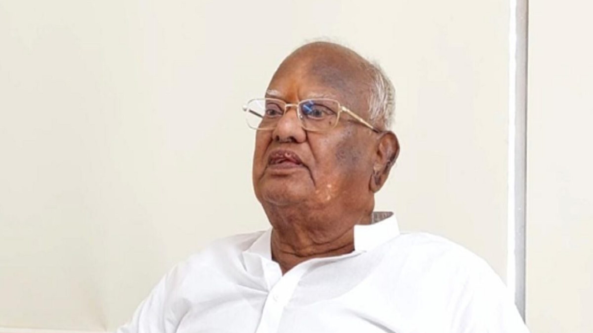 Dharashiv : काँग्रेसनं तिकीट दिलं नाही, 92 वर्षीय नेत्याची बंडखोरी, म्हणाले, सांगली पॅटर्न राबवणार