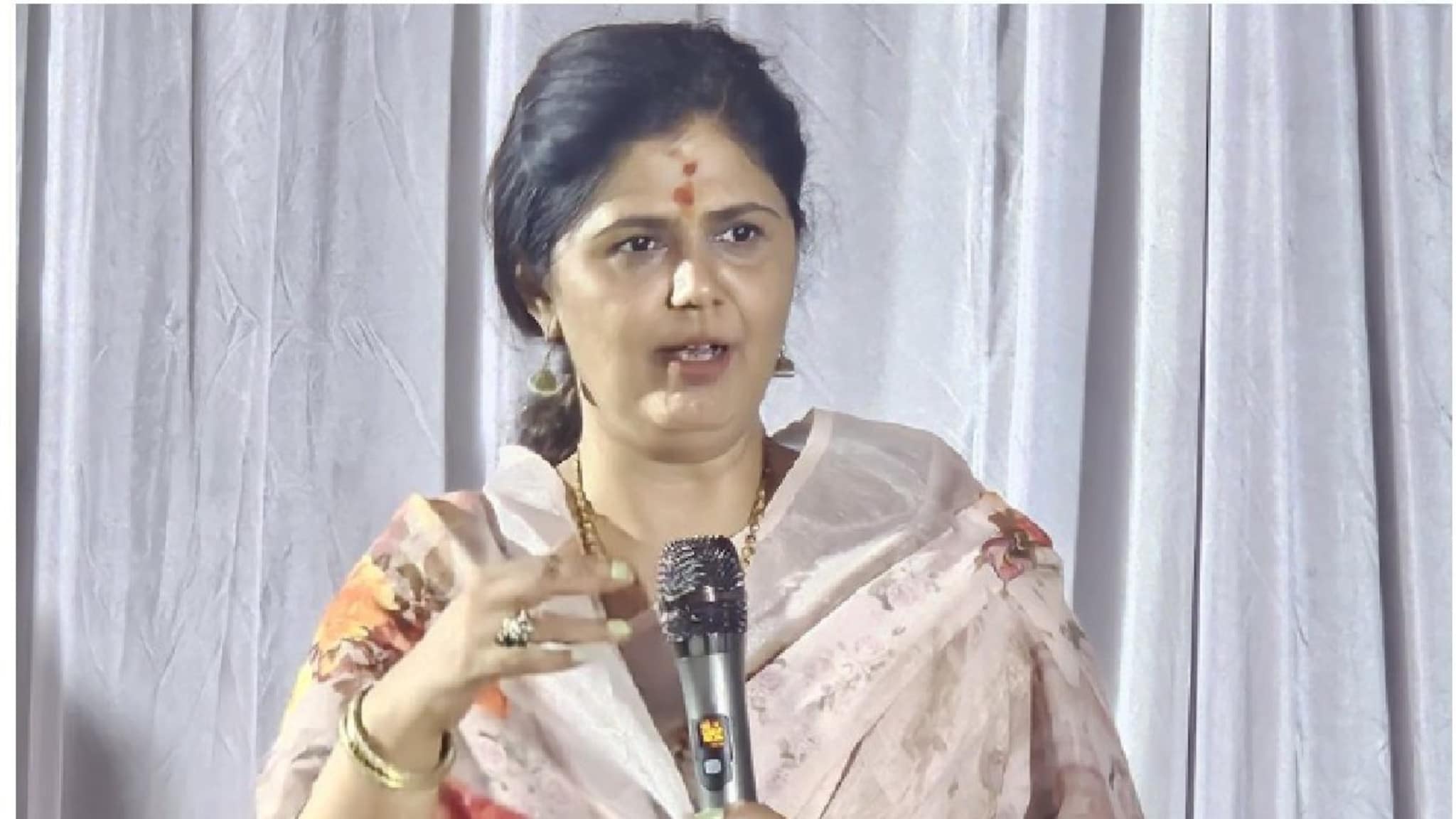 100 आमदार अन् पंकजा मुंडे पहिल्या मुख्यमंत्री, बीडमध्ये ओबीसी नेत्याचं मोठं विधान