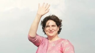 निवडणुकीच्या रिंगणात आणखी एका गांधींची एण्ट्री, प्रियांकांना काँग्रेसकडून उमेदवारी
