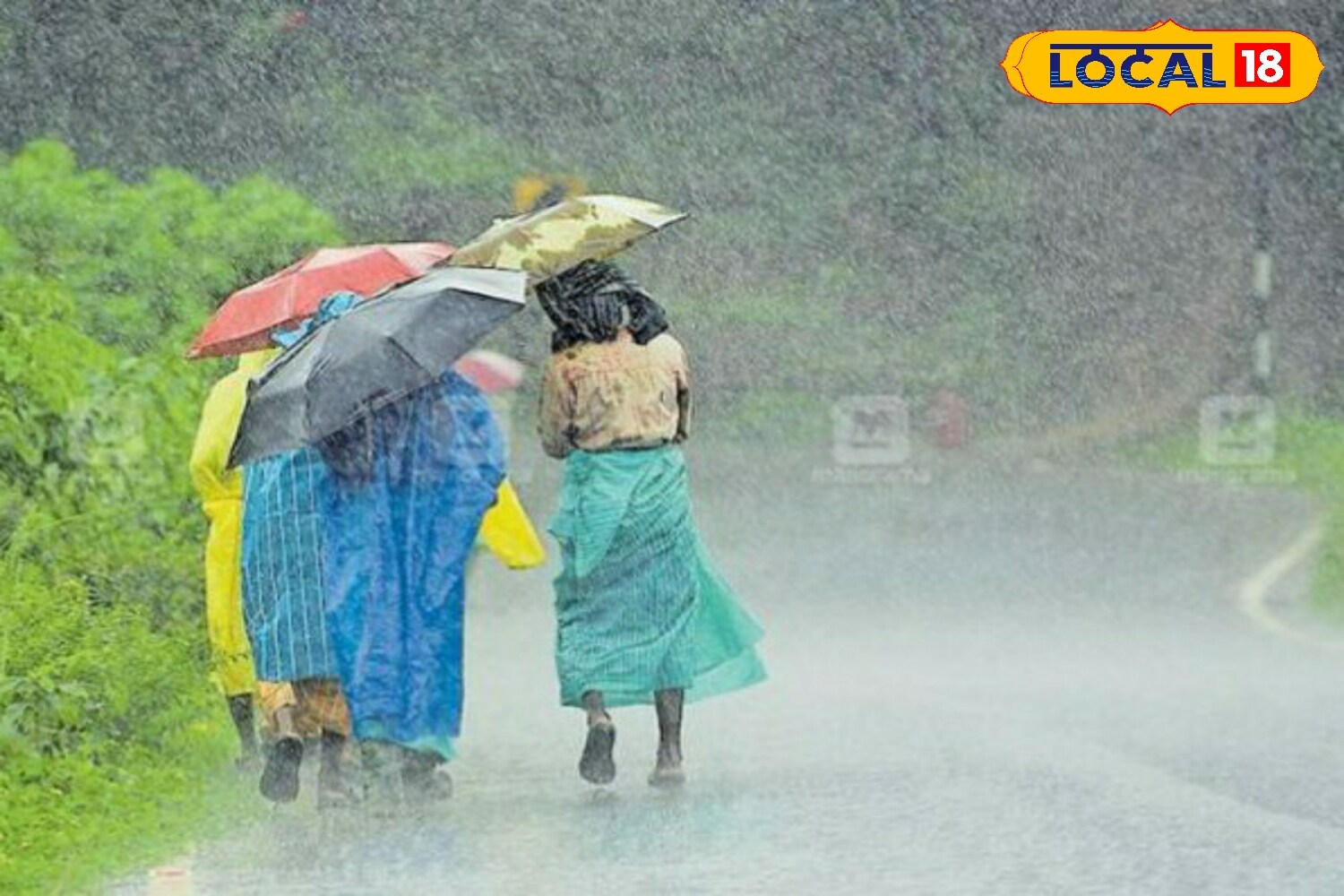 कोल्हापूर जिल्ह्याच्या अनेक भागात आज सायंकाळी पाऊस हजेरी लावणार आहे. तर काही भागात वादळी वारा, विजेच्या कडकडाटासह पावसाची शक्यता आहे. कोल्हापूरमध्ये आज 26 अंश सेल्सिअस कमाल तर 22 अंश सेल्सिअस किमान तापमान असेल.