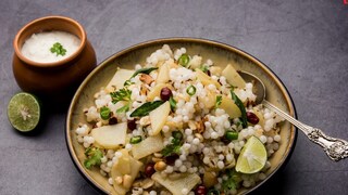 साबुदाणा विकत घेण्याआधीच काही सोपे उपाय तुम्ही करून बघू शकता. यामुळे भेसळयुक्त किंवा बनावट साबुदाणा तुमच्या शरीरात जाणार नाही. साबुदाणा विकत घेण्याआधीच काही सोपे उपाय तुम्ही करून बघू शकता. यामुळे भेसळयुक्त किंवा बनावट साबुदाणा तुमच्या शरीरात जाणार नाही.