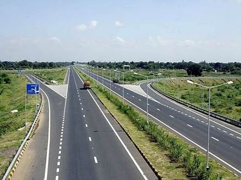टोल माफ -  या धोरणांतर्गत मुंबई-पुणे यशवंतराव चव्हाण द्रुतगती महामार्ग, अटलबिहारी वाजपेयी शिवडी-न्हावा शेवा अटल सेतू, हिंदू हृदय सम्राट बाळासाहेब ठाकरे महाराष्ट्र समृद्धी महामार्ग (समृद्धी महामार्ग) यावर प्रवास करणाऱ्या सर्व चारचाकी प्रवासी इलेक्ट्रिक वाहनांना व बसेसना पथकर पूर्ण माफ करण्यात येणार आहे. तसेच सार्वजनिक बांधकाम विभागाच्या अखत्यारीतील अन्य राज्य व राष्ट्रीय महामार्गावर चारचाकी इलेक्ट्रिक वाहनांना पथकरात पन्नास टक्के इतकी सवलत देण्यात येईल.