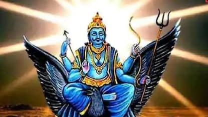 Shani Sade Sati: साडेसातीमध्येही सुखात राहण्याचे उपाय! शनिदेवाचा पारा या गोष्टींमुळे आपोआप ओसरतो, कामं तडीस Shani Sade Sati: साडेसातीमध्येही सुखात राहण्याचे उपाय! शनिदेवाचा पारा या गोष्टींमुळे आपोआप ओसरतो, कामं तडीस