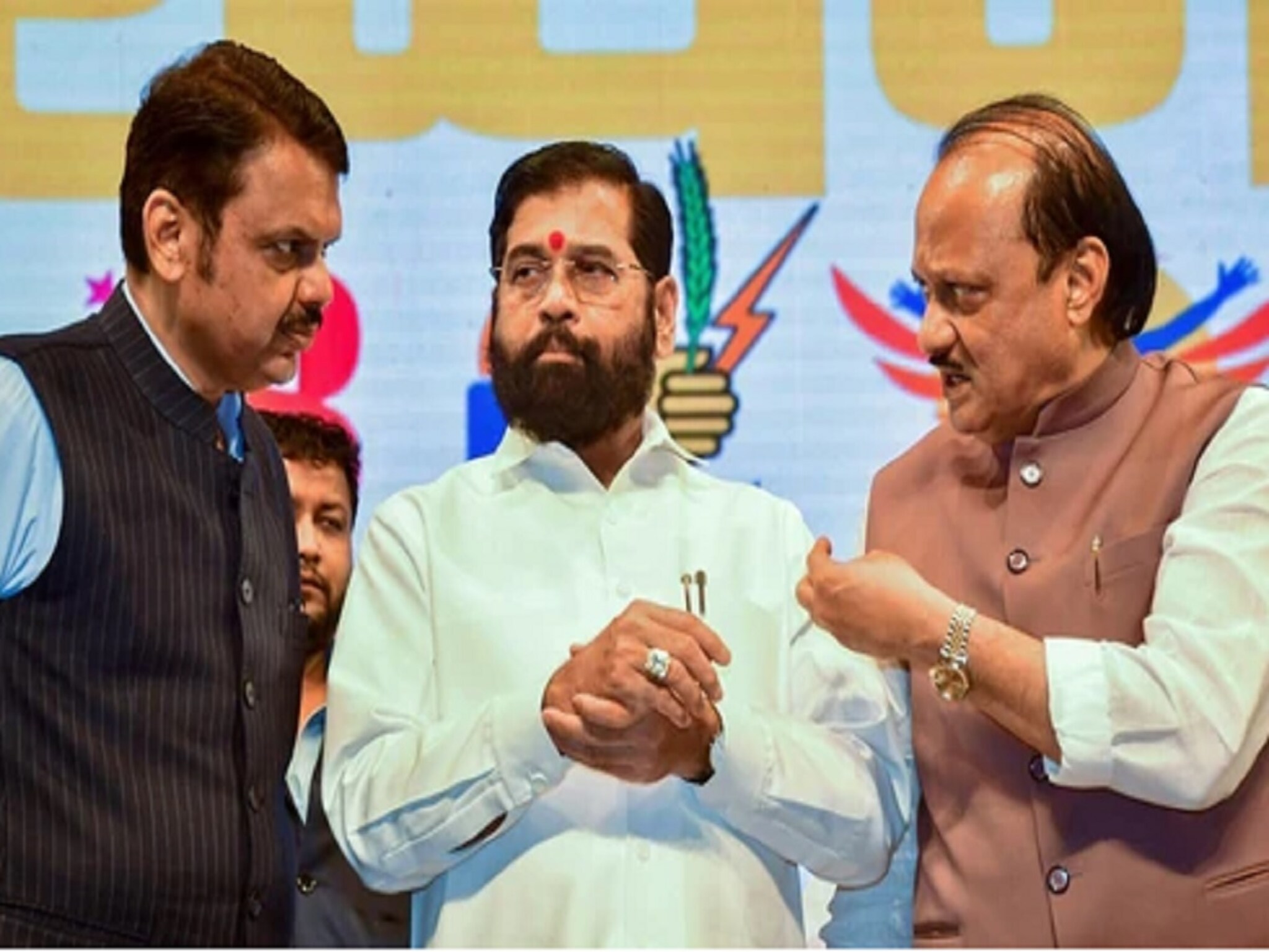 Maharashtra Election : बहुमतापासून दूर राहिल्यास काय? महायुतीचा प्लॅन बी तयार, घडामोडींना वेग