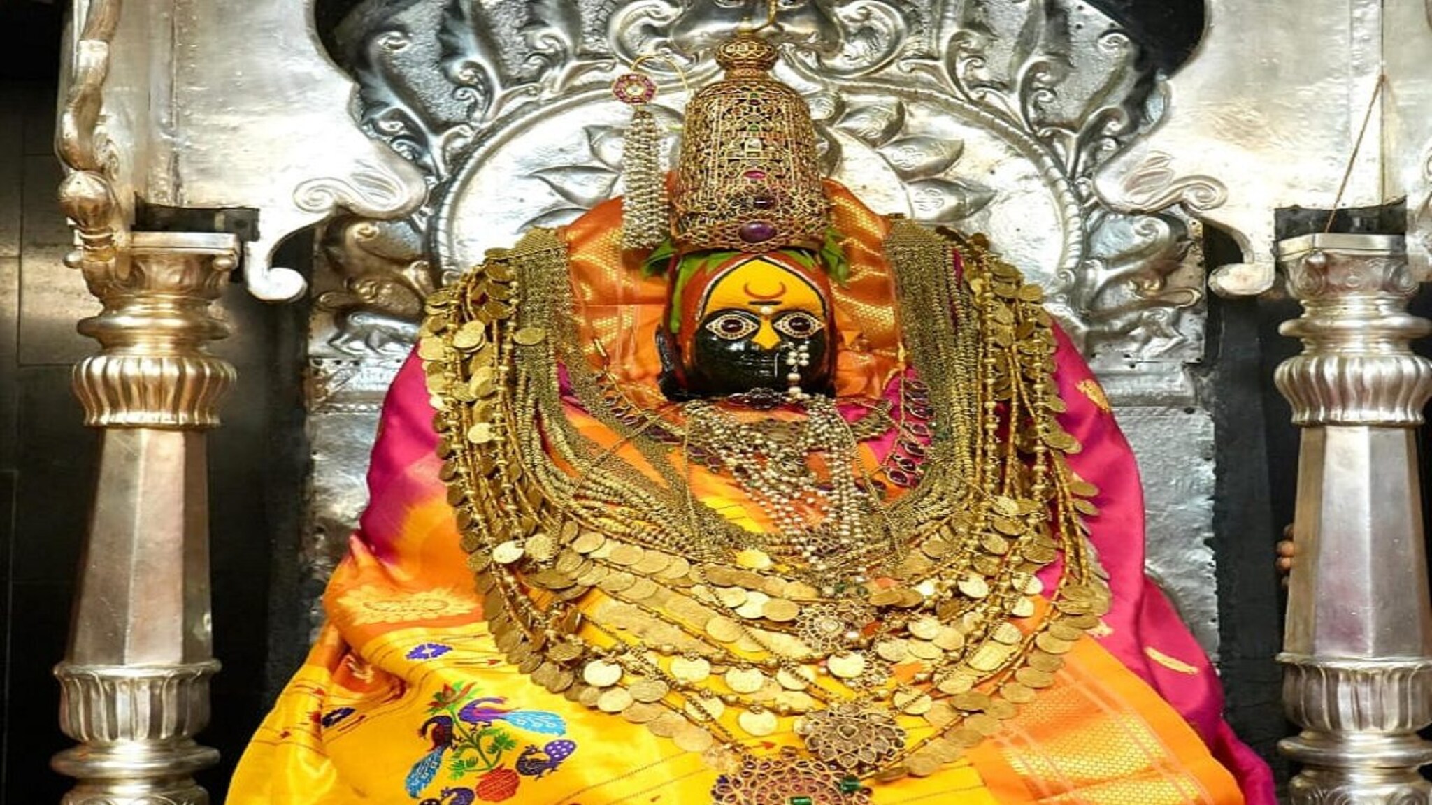 Tuljapur Temple: हैदराबादच्या भाविकाकडून तुळजाभवानी चरणी इतक्या तोळ्यांचा सुवर्ण हार अर्पण