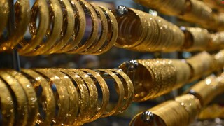 रोज वाढतायत सोन्याचा किंमती, कुठे जाऊन थांबणार? एक्सपर्ट्सनी सांगितलं रोज वाढतायत सोन्याचा किंमती, कुठे जाऊन थांबणार? एक्सपर्ट्सनी सांगितलं