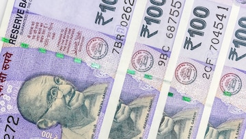 भारताच्या 100 रुपयाचं रशियात काय घेऊ शकता? पुतिनच्या देशात रुपयांची किंमत किती? भारताच्या 100 रुपयाचं रशियात काय घेऊ शकता? पुतिनच्या देशात रुपयांची किंमत किती?