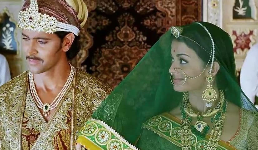 2008 मध्ये ऐश्वर्या राय आणि ऋतिक रोशनचा जोधा अकबर सिनेमा आला होता. या एतिहासिक सिनेमाला प्रेक्षकांनी भरभरुन प्रेम दिलं. सिनेमातील ऐश्वर्या आणि ऋतिकची केमेस्ट्री सर्वांना आवडली. 
