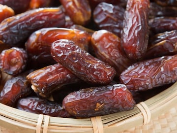 प्रतिकात्मक फोटो : थंडीत उपाशीपोटी खा खजूर; दूर पळेल दमा आणि अस्थमा प्रतिकात्मक फोटो : थंडीत उपाशीपोटी खा खजूर; दूर पळेल दमा आणि अस्थमा