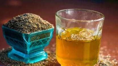 घरबसल्या वजन कमी करायचं आहे ?; ‘या’ पद्धतीने प्या जिरं पाणी घरबसल्या वजन कमी करायचं आहे ?; ‘या’ पद्धतीने प्या जिरं पाणी