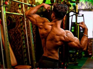 ‘या’ फिटनेस ट्रेनरला ओळखलं का? डाएटशिवाय कमी केलं 20 किलो वजन, ‘या’ फिटनेस ट्रेनरला ओळखलं का? डाएटशिवाय कमी केलं 20 किलो वजन,