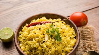 प्रतिकात्मक फोटो : वजन कमी करण्यासाठी फायदेशीर ठरेल ‘ही’ दालखिचडी प्रतिकात्मक फोटो : वजन कमी करण्यासाठी फायदेशीर ठरेल ‘ही’ दालखिचडी