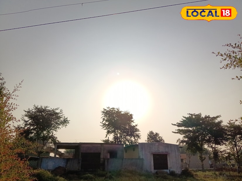 गेल्या काही दिवसांत राज्यात कोरडे हवामान बघायला मिळत आहे. पावसाचा जोर कमी होऊन आता थंडीचा जोर वाढणार आहे. विदर्भातही अशीच स्थिती बघायला मिळत आहे. विदर्भात शुक्रवारी स्वच्छ सूर्यप्रकाश असून नागरिकांना उन्हाचे चटके आणि उकाडा सहन करावा लागलाय. गेल्या काही दिवसांत राज्यात कोरडे हवामान बघायला मिळत आहे. पावसाचा जोर कमी होऊन आता थंडीचा जोर वाढणार आहे. विदर्भातही अशीच स्थिती बघायला मिळत आहे. विदर्भात शुक्रवारी स्वच्छ सूर्यप्रकाश असून नागरिकांना उन्हाचे चटके आणि उकाडा सहन करावा लागलाय.