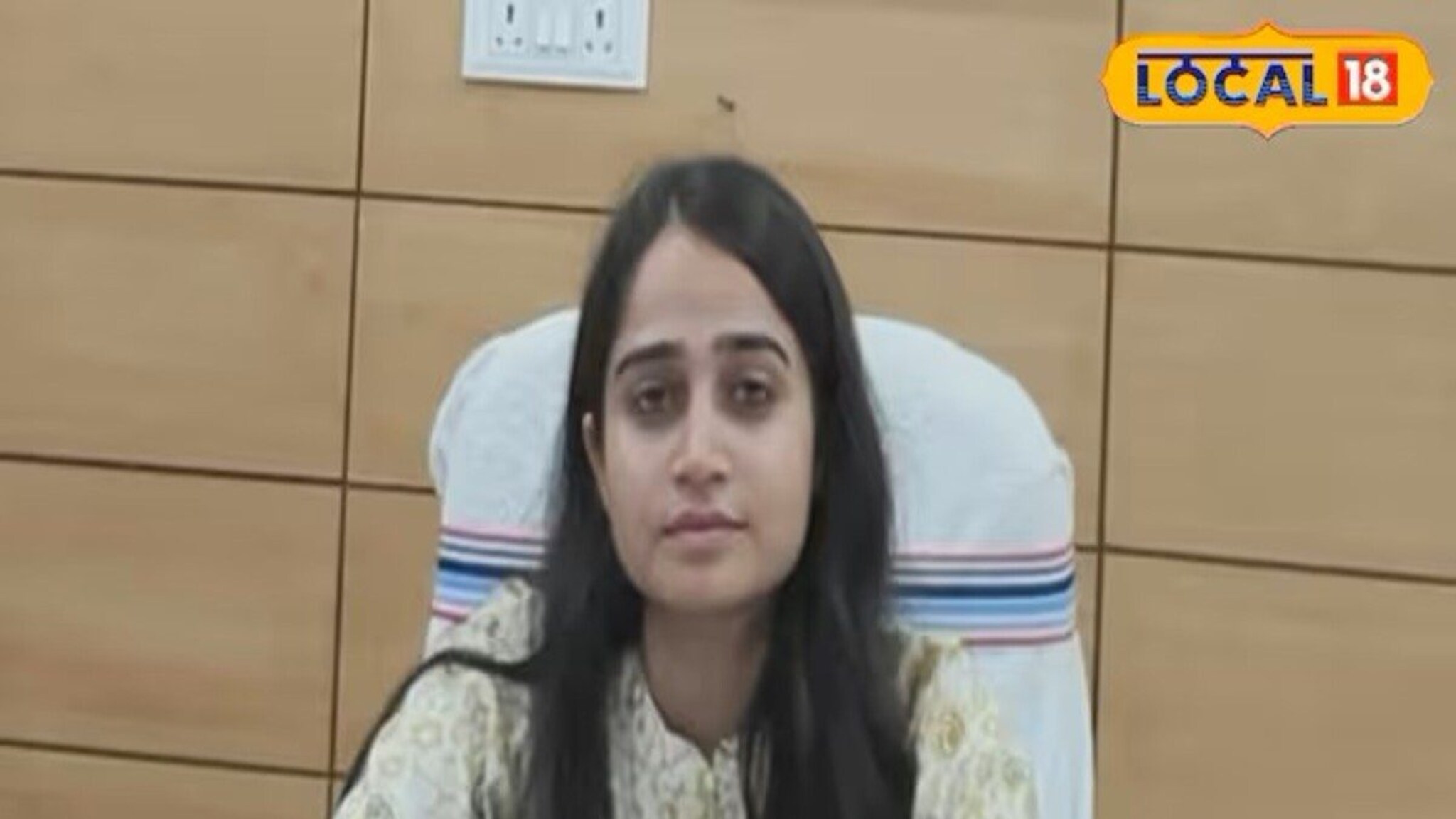 वडिलांना दिलेले वचन पहिल्याच प्रयत्नात पूर्ण, 22 व्या वर्षी तरुणी बनली गावातली पहिली IAS