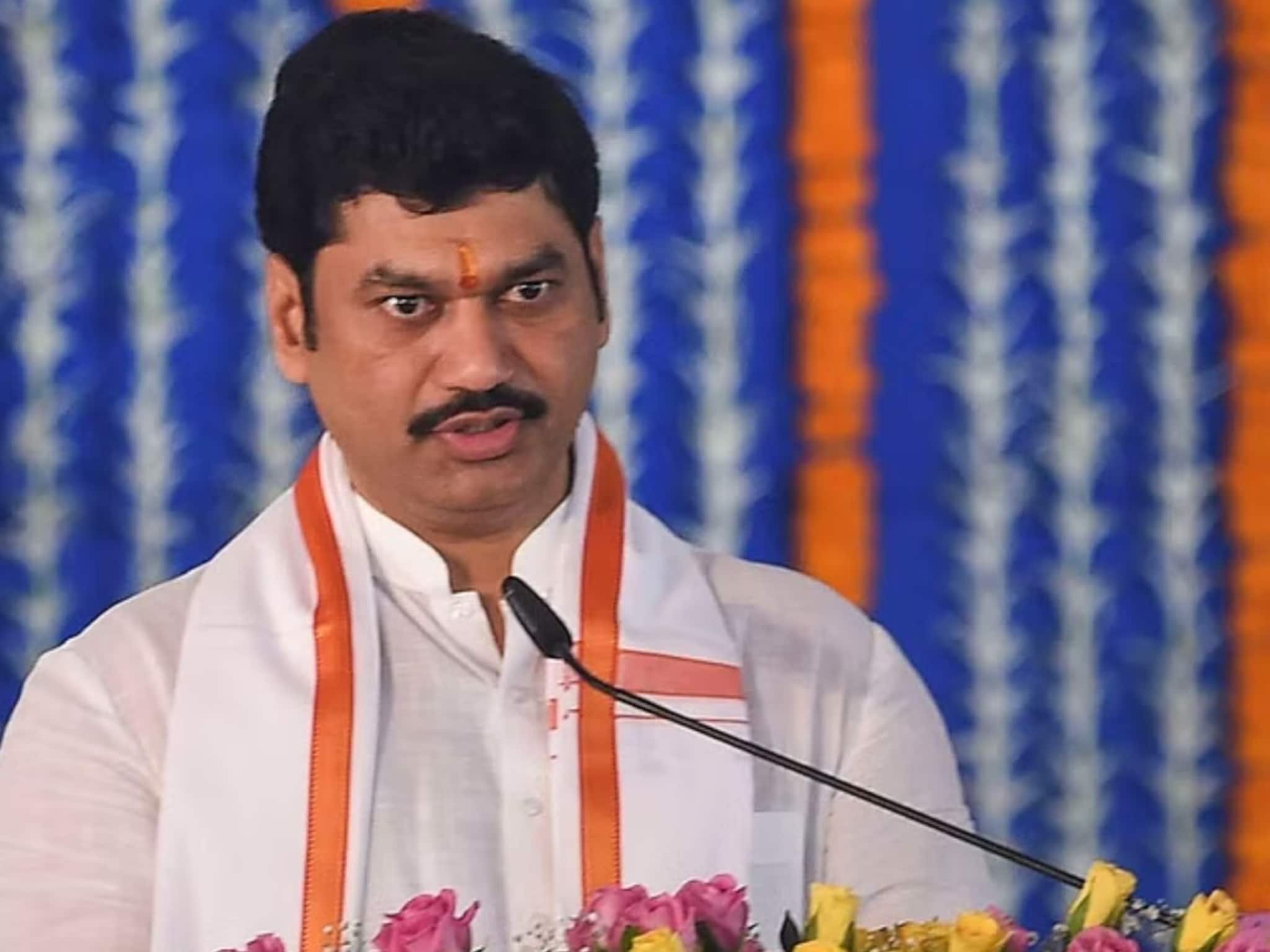 Maharashtra Elections Beed : परळीत राजकारण तापलं! धनंजय मुंडेंना अधिकाऱ्यांचा पाठिंबा असल्याचा आरोप