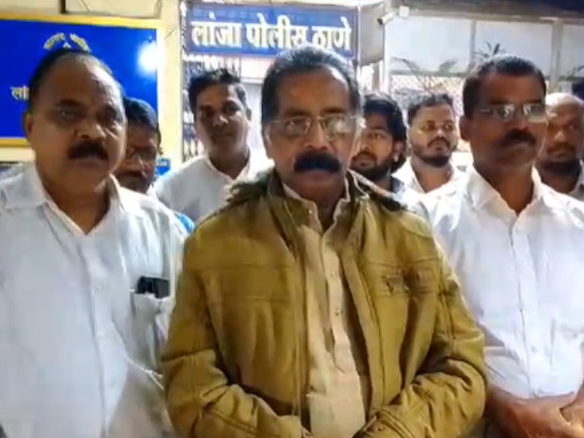 Maharashtra Elections : कोकणात रात्रीस खेळ चाले! ठाकरेंचे शिलेदार पोहोचले पोलीस स्टेशनात, काय घडलं?