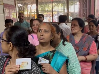 राज्यात ठिकठिकाणी ईव्हीएम बिघाडाच्या तक्रारी, मतदारांच्या रांगा राज्यात ठिकठिकाणी ईव्हीएम बिघाडाच्या तक्रारी, मतदारांच्या रांगा