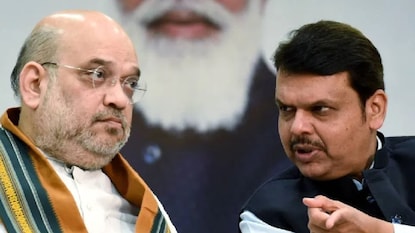 दिल्लीत मोठी घडामोड, शाहांची भेट न घेता फडणवीस मुंबईत परतले, कारण काय? दिल्लीत मोठी घडामोड, शाहांची भेट न घेता फडणवीस मुंबईत परतले, कारण काय?