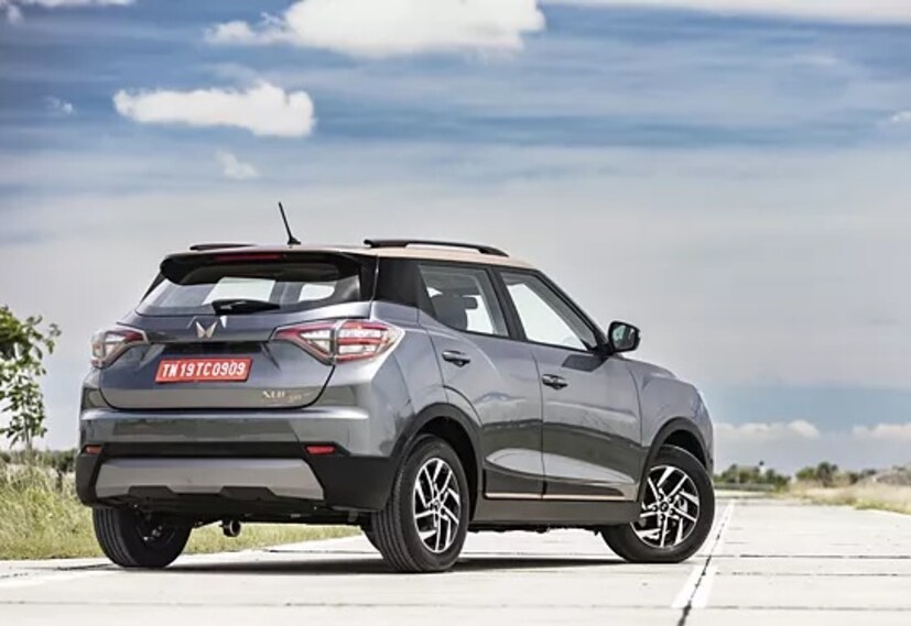 XUV400 ला BNCAP क्रॅश टेस्टमध्ये मुले आणि प्रौढ दोघांसाठी 5-स्टार रेटिंग मिळाले आहे. प्रौढांच्या सुरक्षेसाठी, या EV ला 32 पैकी 30.38 गुण मिळाले आहेत, तर मुलांच्या सुरक्षिततेसाठी, SUV ला 49 पैकी 43 गुण दिले आहेत. 