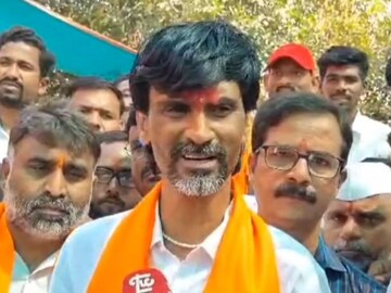 ''हिंदू खतरे में म्हणायचं अन् मराठ्यांना..'', मनोज जरांगेंचे महायुतीवर टीकास्त्र ''हिंदू खतरे में म्हणायचं अन् मराठ्यांना..'', मनोज जरांगेंचे महायुतीवर टीकास्त्र