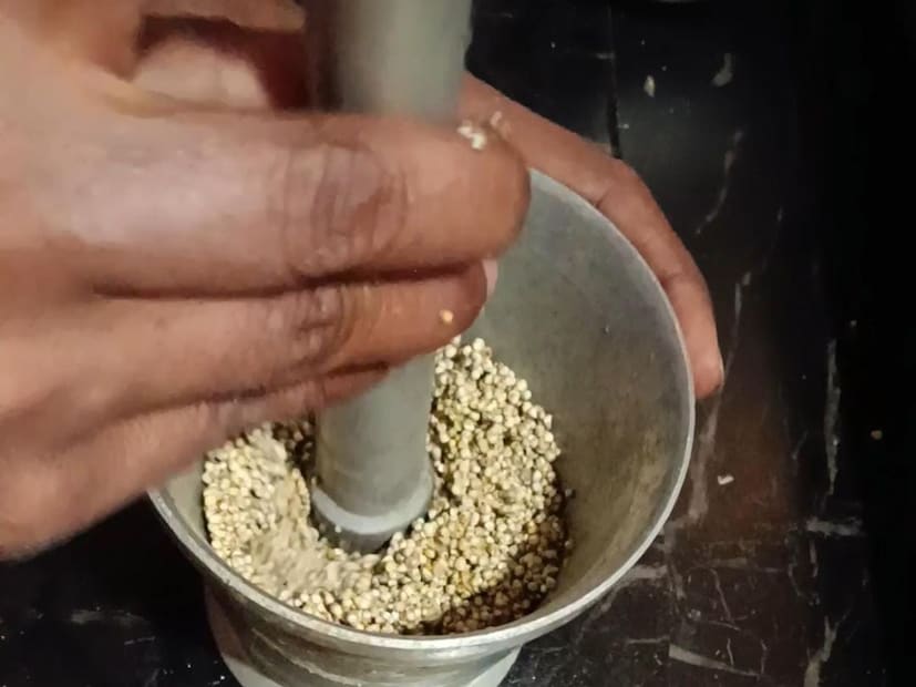 बाजरीची खिचडी बनवण्यासाठी कृती : सर्वात आधी बाजरी धुवून घ्यायची. त्यानंतर तिला थोडी बारीक करून घ्यायची जेणेकरून त्यातील काही कडक कण, कोंडा निघून जाईल. नंतर बाजरी थोडा वेळ 5 ते 10 मिनिट वाळत घालायची आणि नंतर त्याला पाखडून घ्यायचे, त्यामुळे बाजरी साफ होईल.