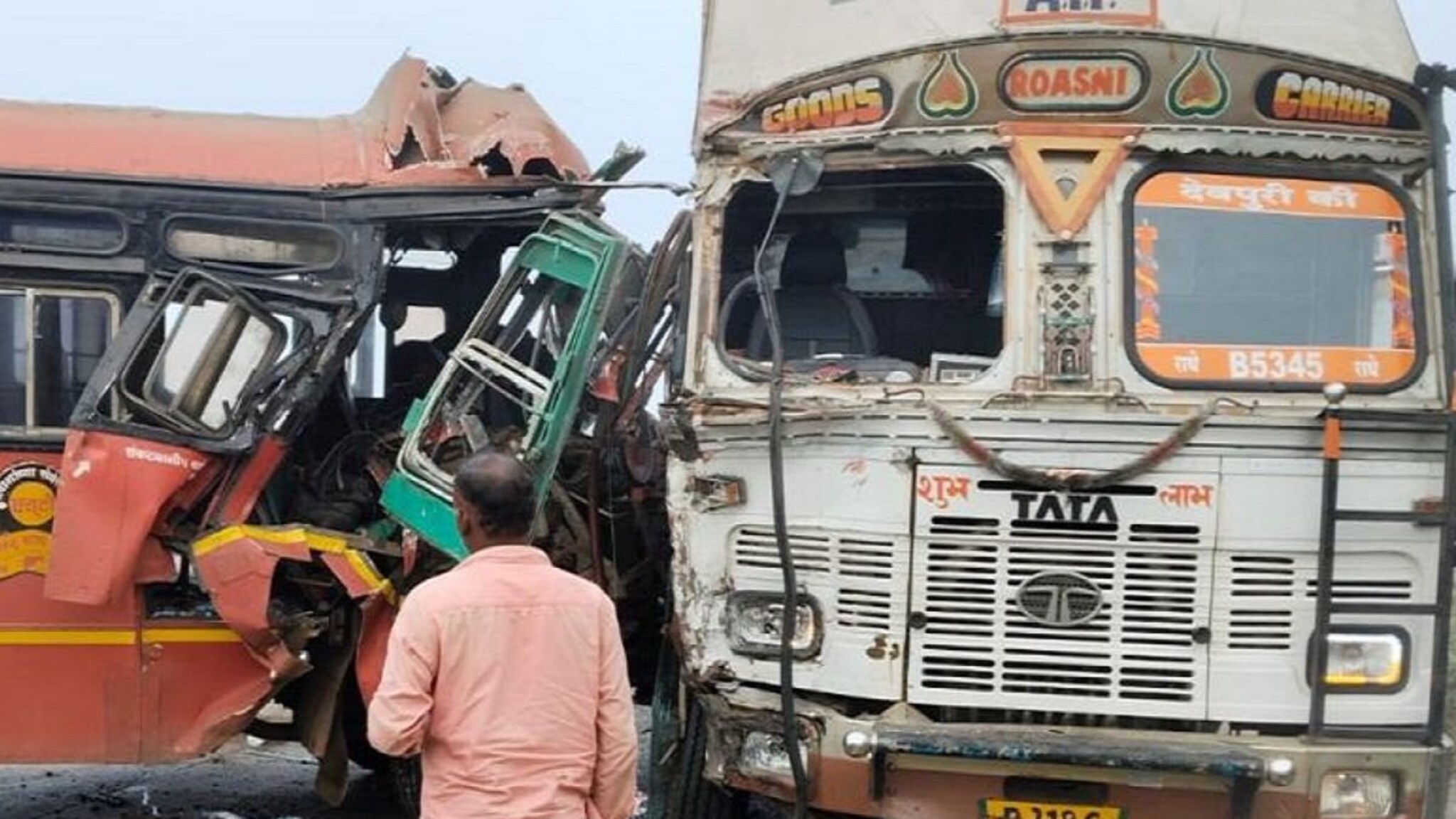 दाट धुकं पडलं, रस्ताच दिसला नाही अन् अनर्थ घडला; चार वाहनांच्या विचित्र अपघातात चौघांचा...मुंबई गोवा महामार्गावर भीषण अपघात