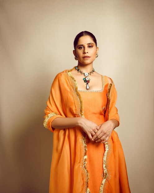 सईने आजवर अनेक चित्रपट आणि सीरिजमध्ये तिच्या अभिनयाची जादू दाखवून दिली आहे. नुकतंच तिची ''मानवत मर्डर्स'' ही सीरिज प्रेक्षकांच्या भेटीला आली. त्यातील सईच्या कामाचे सर्वांनीच खूप कौतुक केले आहे.