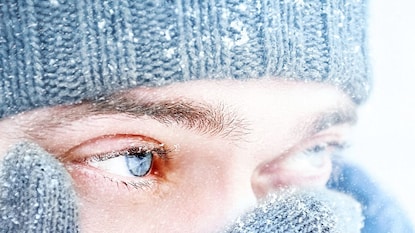 प्रतिकात्मक फोटो : हिवाळ्यात डोळ्यांची ‘अशी’ घ्या काळजी प्रतिकात्मक फोटो : हिवाळ्यात डोळ्यांची ‘अशी’ घ्या काळजी