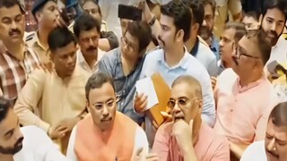 'ठाकूर तो गियो', हॉटेलचा ड्रामा भोवला! बाप-बेटे दोघंही पराभूत