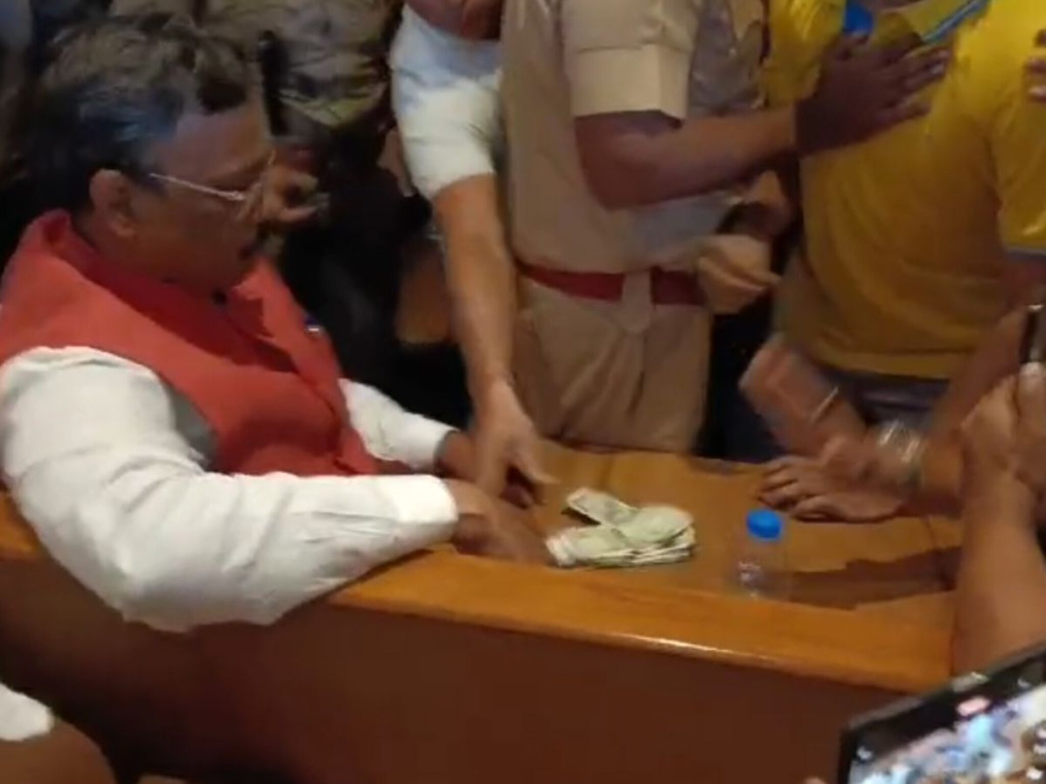 Vinod Tawde : 5 कोटींची रक्कम,  विनोद तावडेंचे 25 फोन, हितेंद्र ठाकूरांनी सगळंच सांगितलं