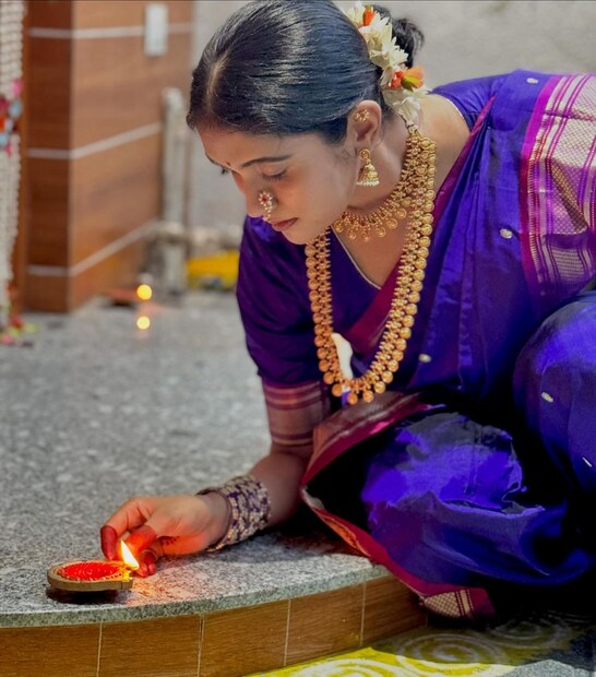 अभिनेत्री रिंकू राजगुरुनेही दिवाळी साजरी केली आहे. दिवाळी स्पेशल खास लूक रिंकूने तिच्या सोशल मीडियावर शेअर केला. अगदी काही वेळातच तिचे फोटो इंटरनेटवर वाऱ्यासारखे पसरले. 