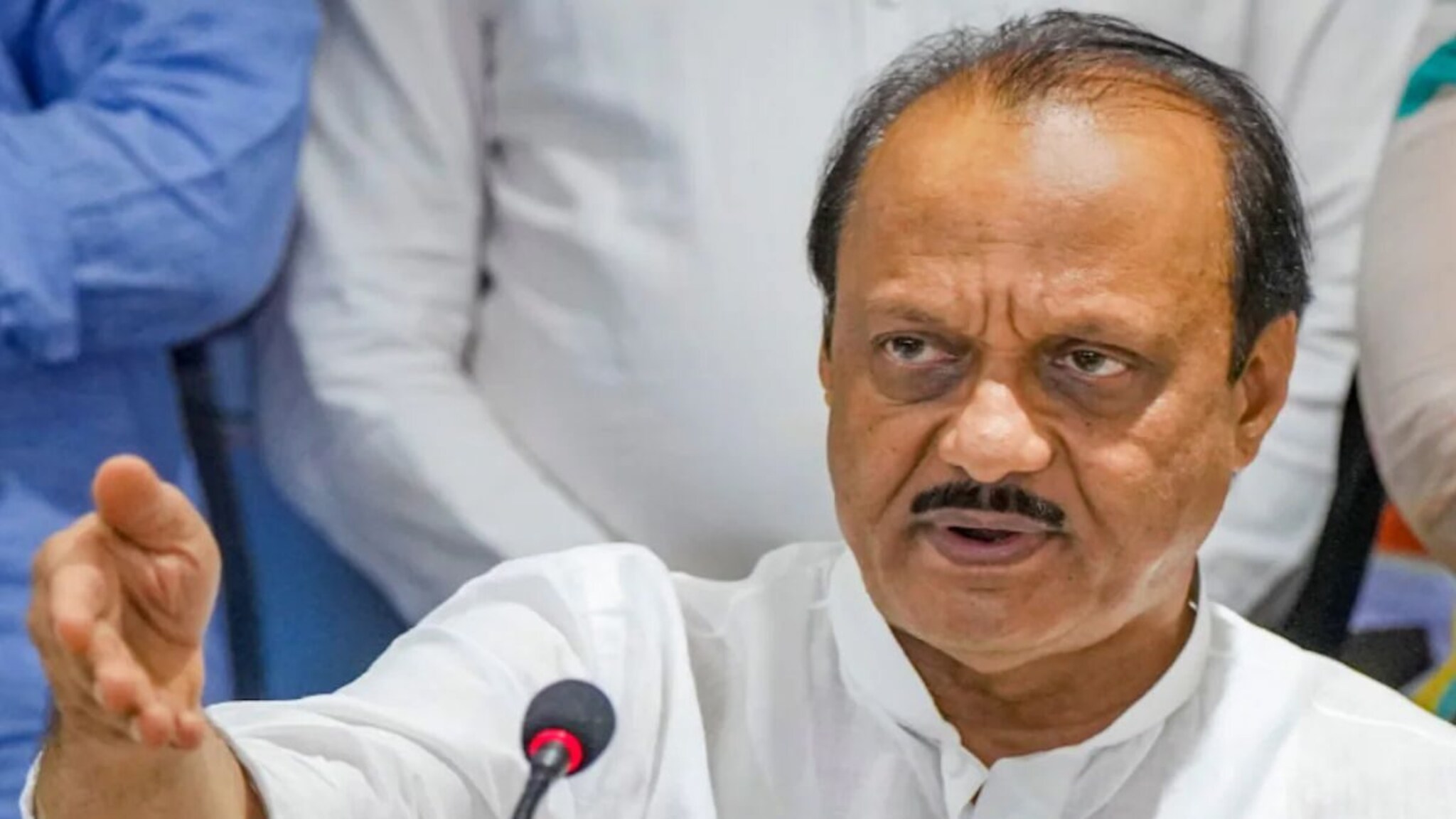 पहाटेच्या शपथविधीवर अजित पवारांचा मोठा गौप्यस्फोट, भाजप राष्ट्रवादीसोबत मोठ्या उद्योगपतीची झाली होती बैठक