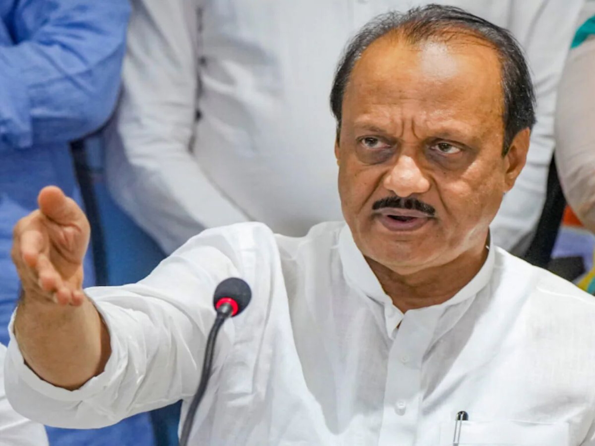 पहाटेच्या शपथविधीवर अजित पवारांचा मोठा गौप्यस्फोट, भाजप राष्ट्रवादीसोबत मोठ्या उद्योगपतीची झाली होती बैठक