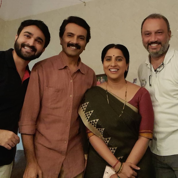 ''आई कुठे काय करते'' असं सहजपणे बोललं जायचं पण या वाक्यामागे असलेल्या एका आईच्या भावना या मालिकेतून प्रेक्षकांसमोर मांडण्यात आल्या.