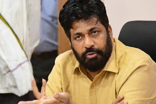 बच्चू कडूंना पराभवाचा धक्का, पहिली प्रतिक्रिया समोर म्हणाले मी !!