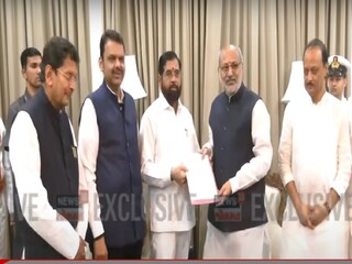 Maharashtra Government Formation: एकनाथ शिंदे यांनी मुख्यमंत्रीपदाचा दिला राजीनामा Maharashtra Government Formation: एकनाथ शिंदे यांनी मुख्यमंत्रीपदाचा दिला राजीनामा