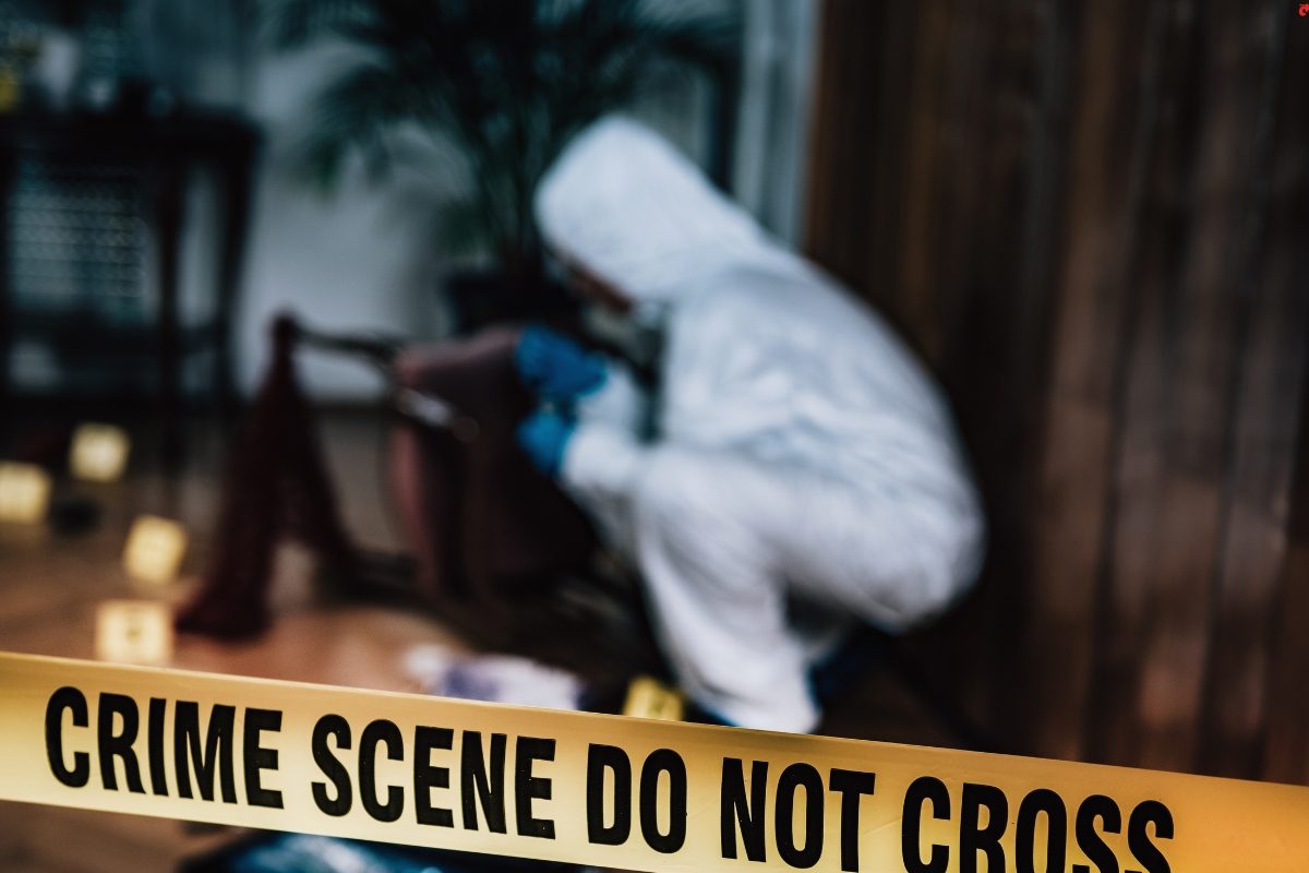 लुका-छिपी खेलते हुए सूटकेस में छिप गया बॉयफ्रेंड, नशे में धुत गर्लफ्रेंड ने जो किया, जानकर रह जाएगा दंग लुका-छिपी खेलते हुए सूटकेस में छिप गया बॉयफ्रेंड, नशे में धुत गर्लफ्रेंड ने जो किया, जानकर रह जाएगा दंग