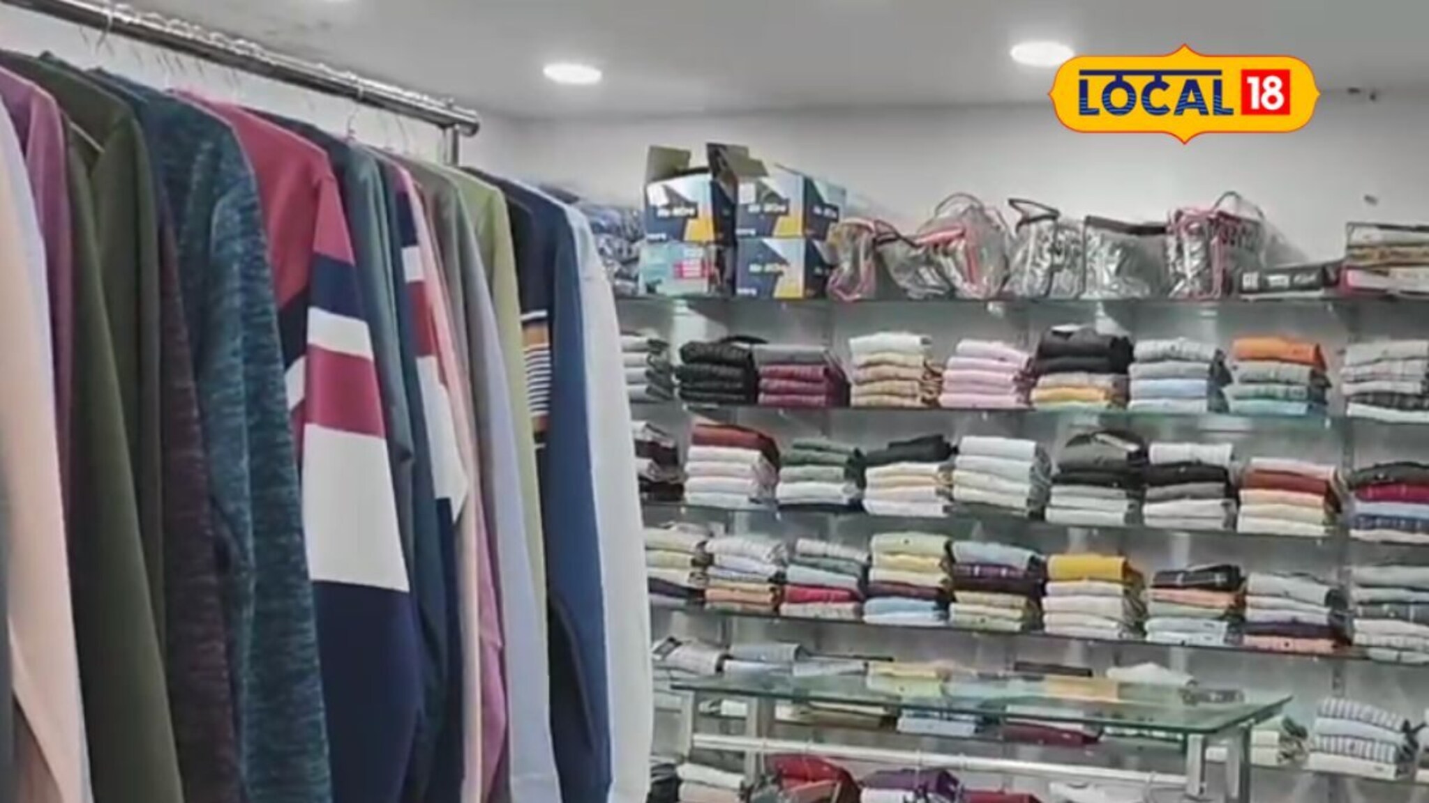 नोकरी करीत असताना जोडधंदा म्हणून सुरू केला कपड्यांचा व्यवसाय, वर्षाकाठी 50 लाख रुपयांची उलाढाल