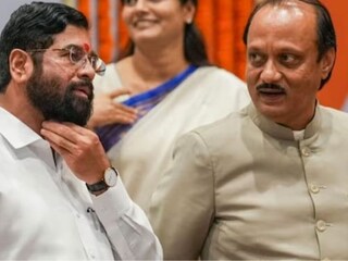 सत्तास्थापनेच्या हालचालींना वेग, शिवसेना-राष्ट्रवादीच्या 10 मंत्र्यांची यादी समोर! सत्तास्थापनेच्या हालचालींना वेग, शिवसेना-राष्ट्रवादीच्या 10 मंत्र्यांची यादी समोर!