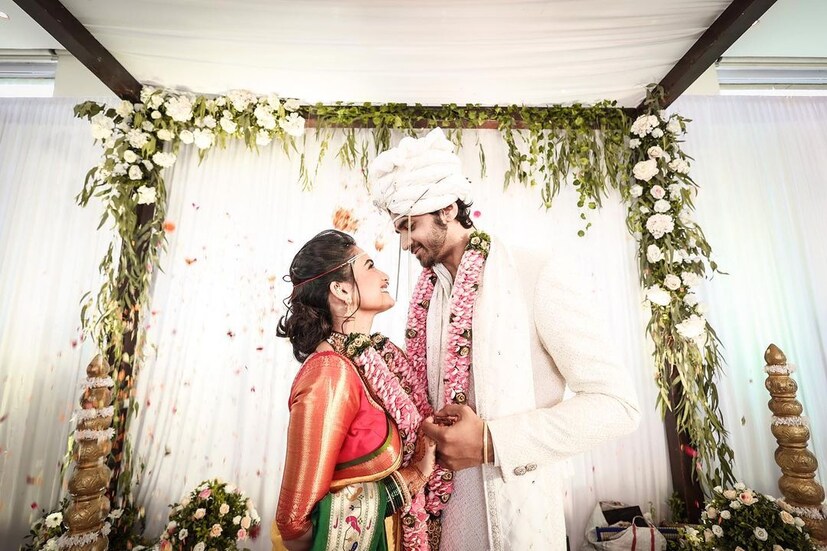 एका मुलाखतीत बोलताना हृताला प्रश्न विचारण्यात आला की, 'प्रतीक गुजराती आहे का?' याचं उत्तर देताना हृता म्हणाली, "मी कोणाशीही लग्न करेन. माझ्या वैयक्तिक आयुष्याविषयी तुम्हाला काय करायचं आहे."
