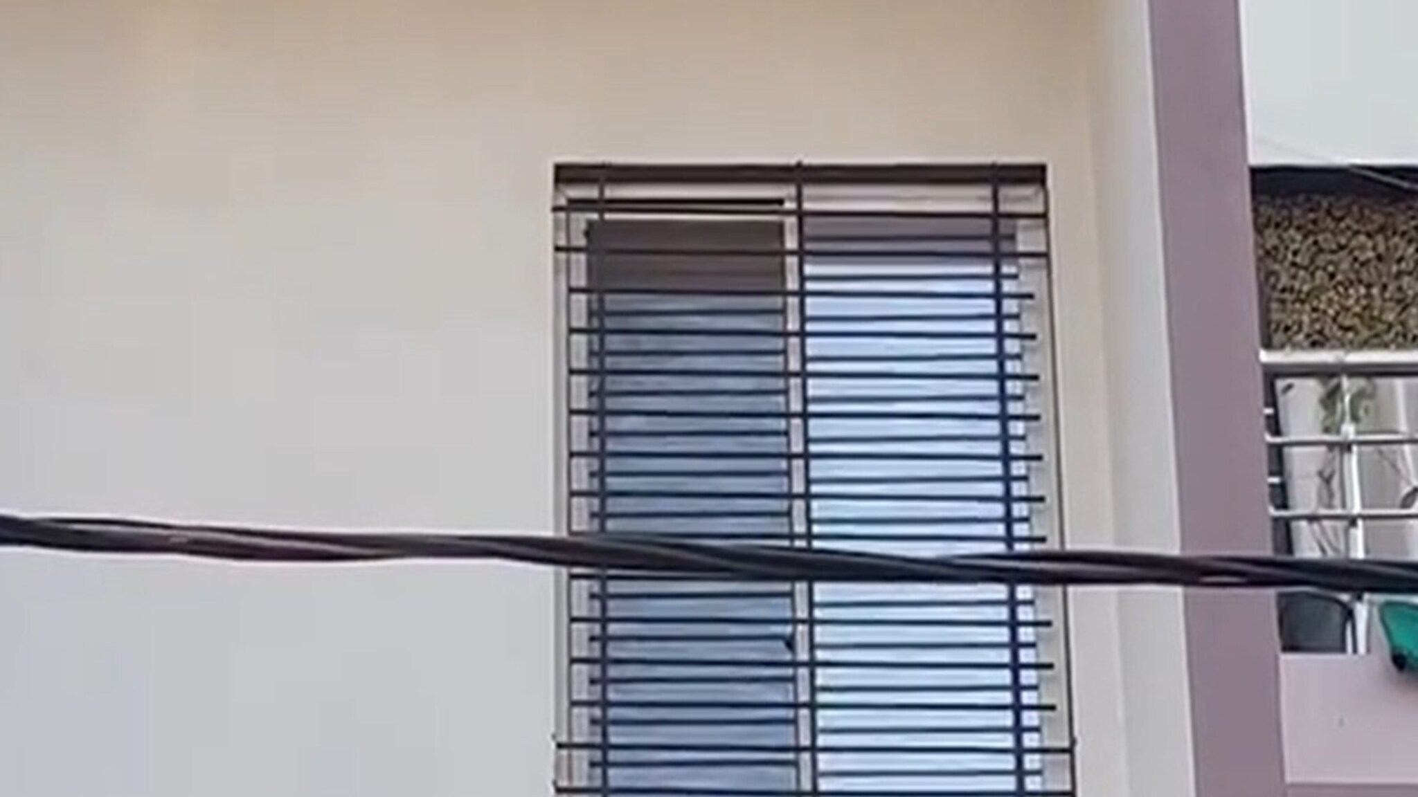 जळगावात खळबळ! पहाटे उमेदवाराच्या घरावर गोळीबार, CCTV फूटेजचा तपास सुरू