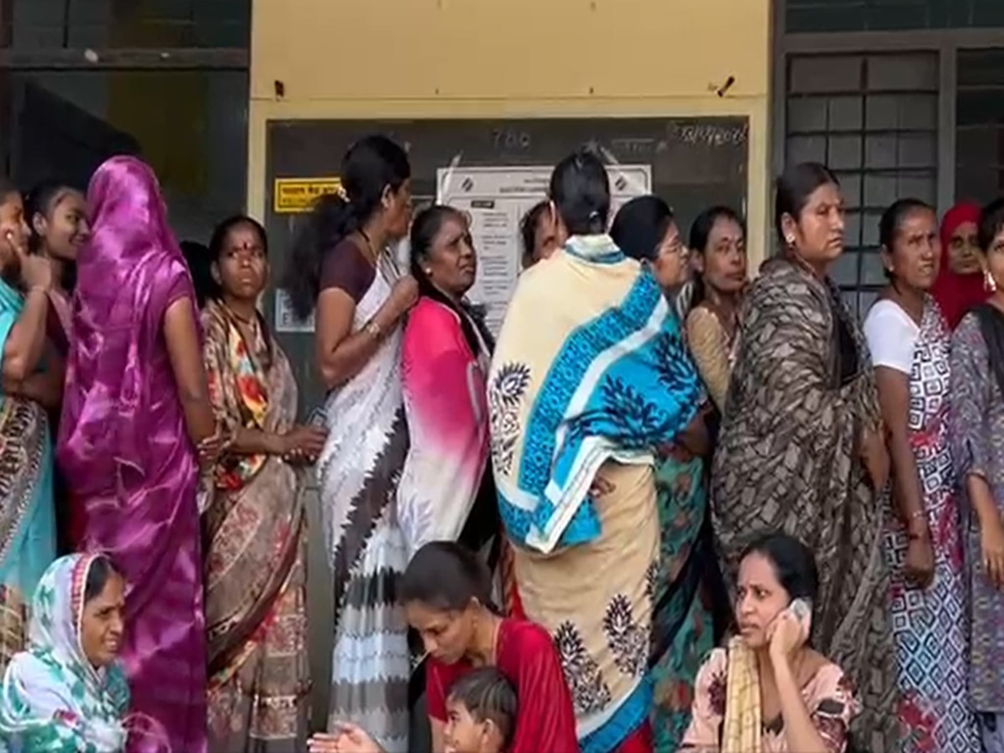 जळगाव ग्रामीण मतदारसंघात शेवटच्या तीन तासात मिनिटाला 412 मतं