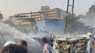 वाहनात गॅस भरताना भीषण स्फोट वाहनात गॅस भरताना भीषण स्फोट